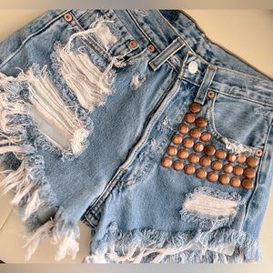Levi’s high waisted destroyed jean shorts size 24